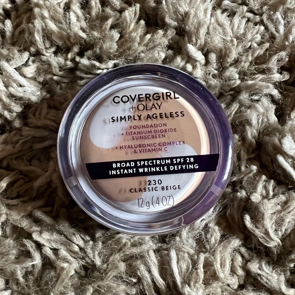 NWT Covergirl + Olay simply Ageless foundation